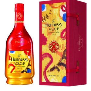 Hennessy V.S.O.P 2022 Lunar New Year Limited Edition Gift Box by Zhang Enli